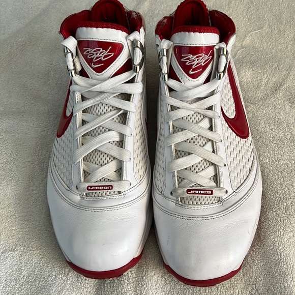 Lebron James tennis shoes - Picture 1 of 13